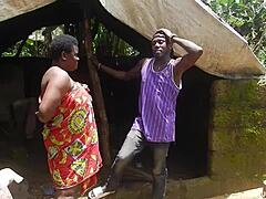 Ebony MILF wird von ihrem Nachbarn im Haus ihres Mannes gefickt