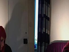 Пичка Бети Хејвардс добија крупни план у овом врућем видеу