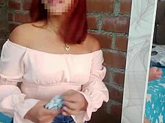 Zanurz się w zmysłowości oszałamiającej latynoskiej MILF, która zabierze cię na nowe wyżyny ekstazy