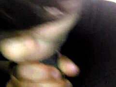 MILF madura enfrenta um pau monstro em vídeo HD