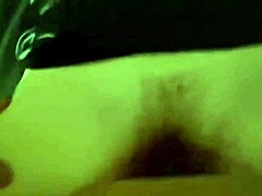 हॉर्नी मॉम अलेक्सिस पीओवी में अपनी शेव्ड पुस दिखाती हैं