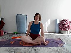 Aurora Willows aprende yoga com fãs maduros que adoram bundas