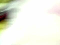 MILF अर्रेचा ने वीडियो चैट पर अपने कर्व्स का खुलासा किया।