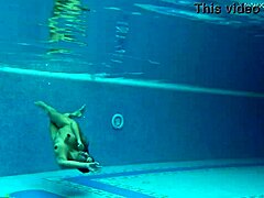 Sazan, MILF-ul european uimitor, filmează erotic subacvatic
