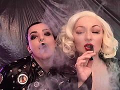 Enam video menampilkan dominasi fetish lesbian selama dua jam dengan percakapan kotor yang nakal, lateks, dan pakaian PVC yang dibintangi oleh femdom amatir dewasa Arya Grander dan Dredda Dark