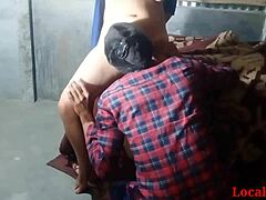 Sonali Blue, indyjska dziewczyna, uprawia z chłopakiem intensywną sesję seksu na kamery internetowej