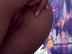 Amateur-rumkammerat får sex på webcam med noget fisseleg