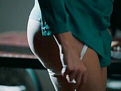 रूसी MILF लूसी हार्ट और उसकी योनि के साथ चेंजिंग रूम मज़ा