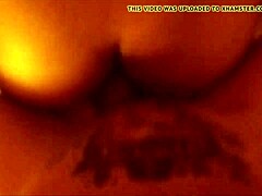 Une belle femme grosse aux gros seins se fait baiser le vagin et le cul dans une vidéo maison