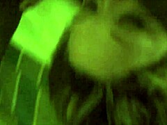 Et hjemmelavet sexvideo af en kurvet milf, der får munden fyldt med en kæmpe pik