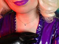 रिया ग्रांडर, एक एक्सएक्सएक्स मिल्फ, लेटेक्स बुत वीडियो में रबर के दस्ताने पहने हुए हावी है।