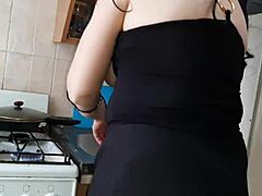 Hausgemachtes Video von Freundin, die die Muschi ihrer Stiefmutter leckt