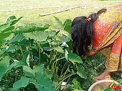 Amateur Indiase boudi met grote lul en bangladeshi lul in actie