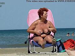 Bunicile mature se bucură de plajă