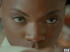 Gadis-gadis kulit hitam yang panas memuaskan hasrat seksual mereka dalam video lesbian ini